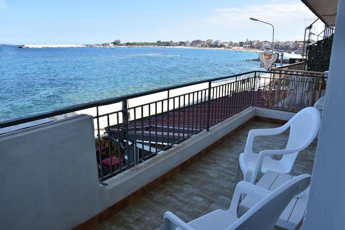 Baia Otello Giardini Naxos Exteriör bild
